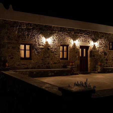 Paradisi Stone House Case de vacanță *
