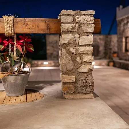 Paradisi Stone House 別荘 *