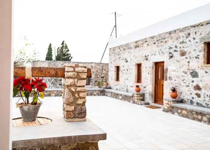 Paradisi Stone House Case de vacanță *