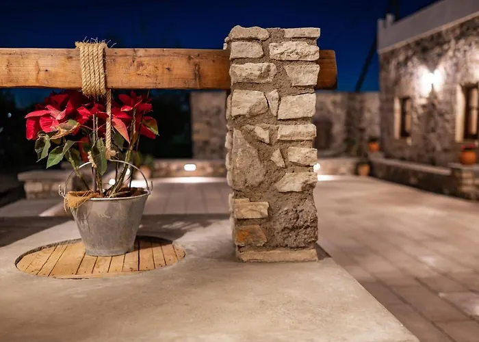 Paradisi Stone House Case de vacanță *