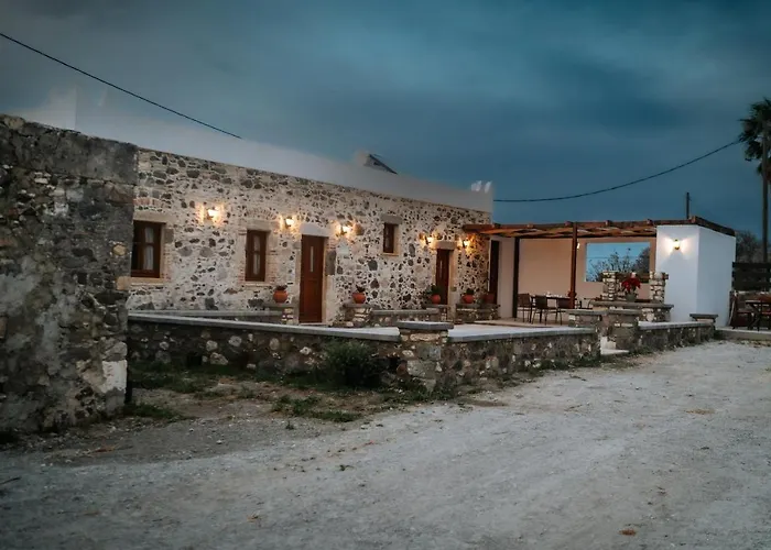 Paradisi Stone House Case de vacanță *