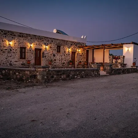 Paradisi Stone House בית נופש