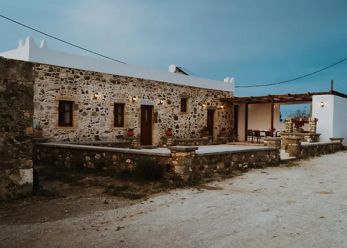 Paradisi Stone House בית נופש *