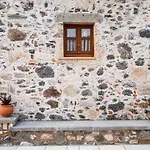 Paradisi Stone House Cos
